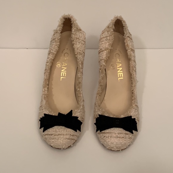 Chanel Boucle Pumps - Size 37.5 - Picture 5 of 8